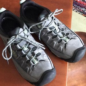 Keen women’s targhee waterproof shoes 10.5